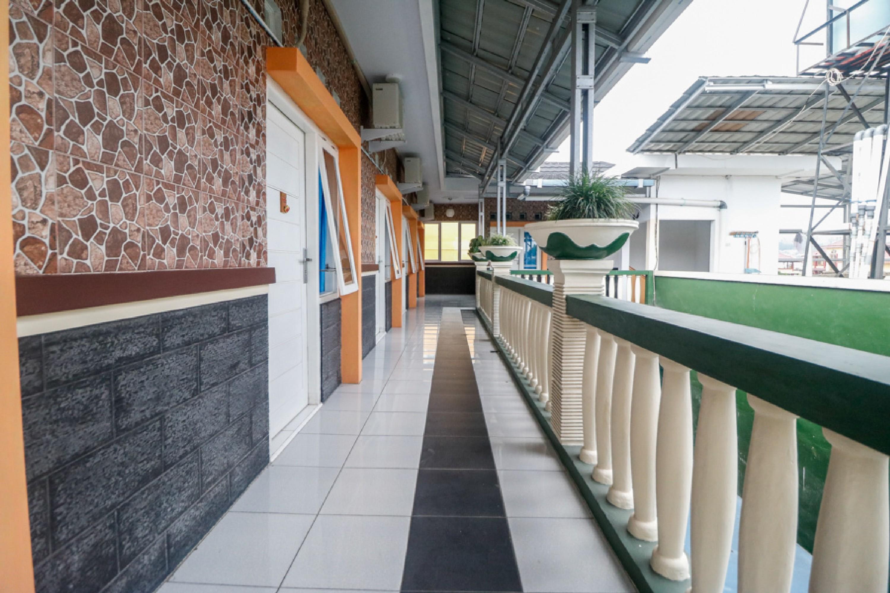 בנדר למפונג Reddoorz Near Kartini Mall Lampung מראה חיצוני תמונה
